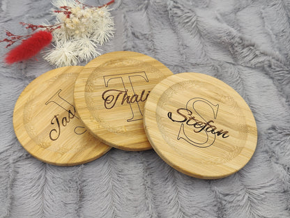 Untersetzer personalisiert Holz rund Namen Initialien Bambus mit Wunschgravur individuelles Geschenk Geschenkidee Glasuntersetzer