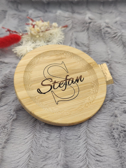 Untersetzer personalisiert Holz rund Namen Initialien Bambus mit Wunschgravur individuelles Geschenk Geschenkidee Glasuntersetzer