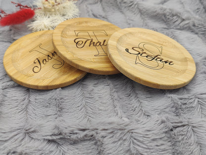 Untersetzer personalisiert Holz rund Namen Initialien Bambus mit Wunschgravur individuelles Geschenk Geschenkidee Glasuntersetzer
