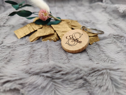 Schlüsselanhänger Holzscheibe personalisiert mit Namen Holz 40 mm Wunschgravur ideales Geschenk Geschenkidee Geschenk