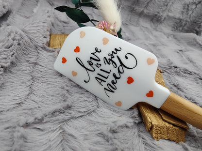 Teigschaber Silikonspatel love is all you need Herz  backen, kochen ca. 23 cm lang mit Wunschgravur personalisiert Geschenk