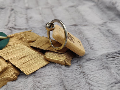 Personalisierter Schlüsselanhänger Holz mit Gravur | Individueller Holzanhänger Herz Rechteck Oval Quadrat | Gastgeschenk Hochzeit & Einzug