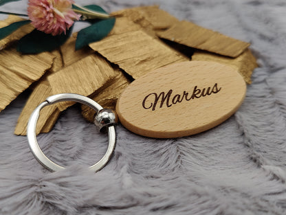 Personalisierter Schlüsselanhänger Holz mit Gravur | Individueller Holzanhänger Herz Rechteck Oval Quadrat | Gastgeschenk Hochzeit & Einzug
