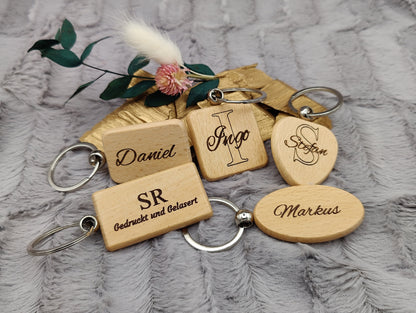 Personalisierter Schlüsselanhänger Holz mit Gravur | Individueller Holzanhänger Herz Rechteck Oval Quadrat | Gastgeschenk Hochzeit & Einzug