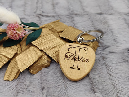 Personalisierter Schlüsselanhänger Holz mit Gravur | Individueller Holzanhänger Herz Rechteck Oval Quadrat | Gastgeschenk Hochzeit & Einzug