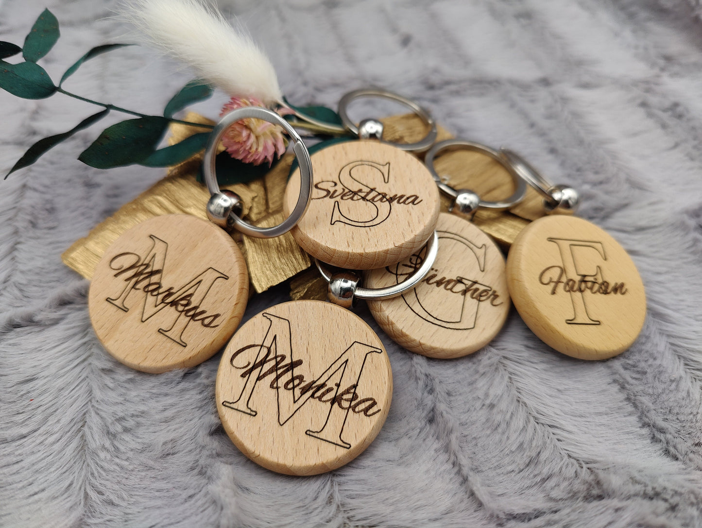 Schlüsselanhänger Holzscheibe personalisiert mit Namen Holz 40 mm Wunschgravur ideales Geschenk Geschenkidee Geschenk