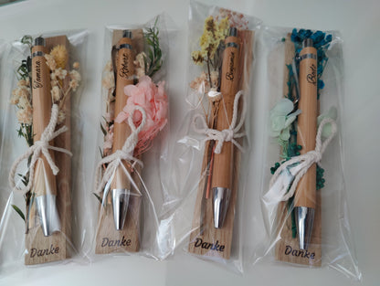 Kugelschreiber personalisiert Geschenk mit Trockenblumen Deko Bambus individueller Gravur schwarz Kuli Stift Holz Gastgeschenk Geschenk Gift