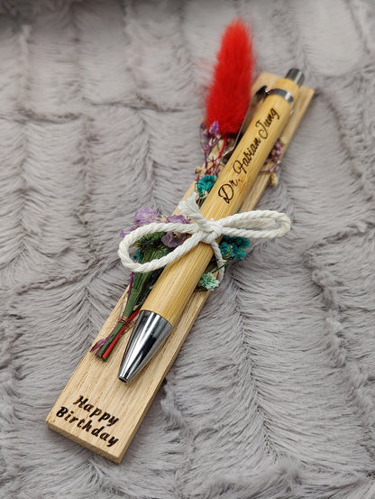 Kugelschreiber personalisiert Geschenk mit Trockenblumen Deko Bambus individueller Gravur schwarz Kuli Stift Holz Gastgeschenk Geschenk Gift