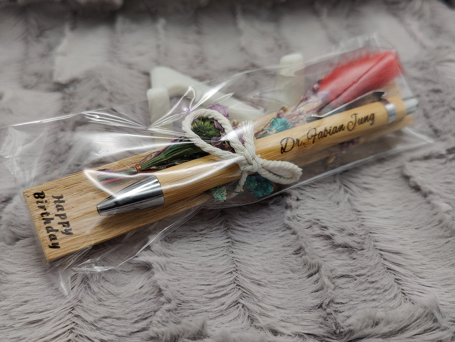 Kugelschreiber personalisiert Geschenk mit Trockenblumen Deko Bambus individueller Gravur schwarz Kuli Stift Holz Gastgeschenk Geschenk Gift