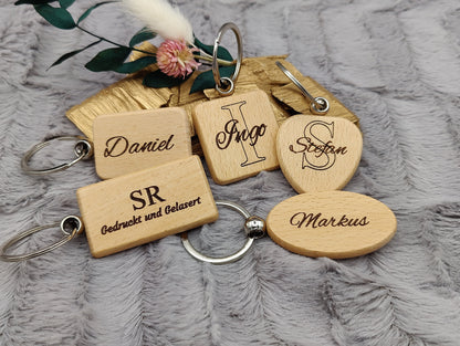 Personalisierter Schlüsselanhänger Holz mit Gravur | Individueller Holzanhänger Herz Rechteck Oval Quadrat | Gastgeschenk Hochzeit & Einzug