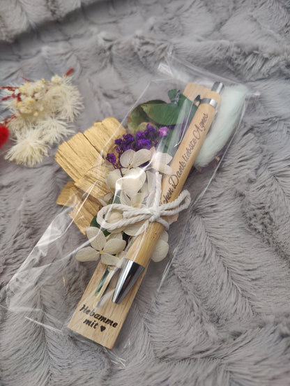 Kugelschreiber personalisiert Geschenk mit Trockenblumen Deko Bambus individueller Gravur schwarz Kuli Stift Holz Gastgeschenk Geschenk Gift