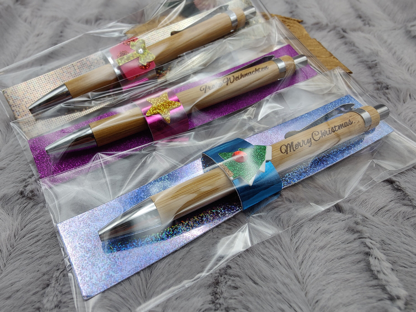 Kugelschreiber personalisiert Weihnachten Glitzer Deko Bambus individueller Gravur schwarz Kuli Stift Holz Geschenk Gift