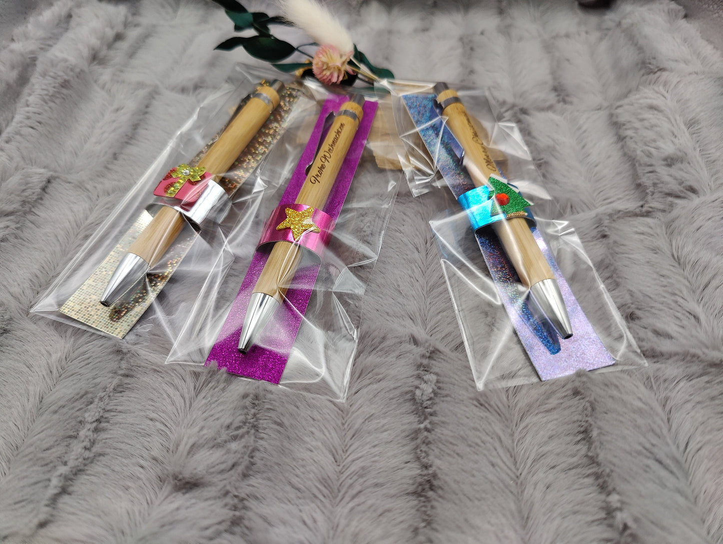 Kugelschreiber personalisiert Weihnachten Glitzer Deko Bambus individueller Gravur schwarz Kuli Stift Holz Geschenk Gift