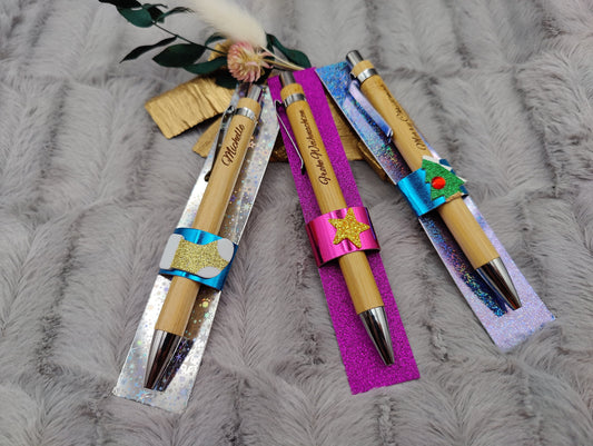 Kugelschreiber personalisiert Weihnachten Glitzer Deko Bambus individueller Gravur schwarz Kuli Stift Holz Geschenk Gift
