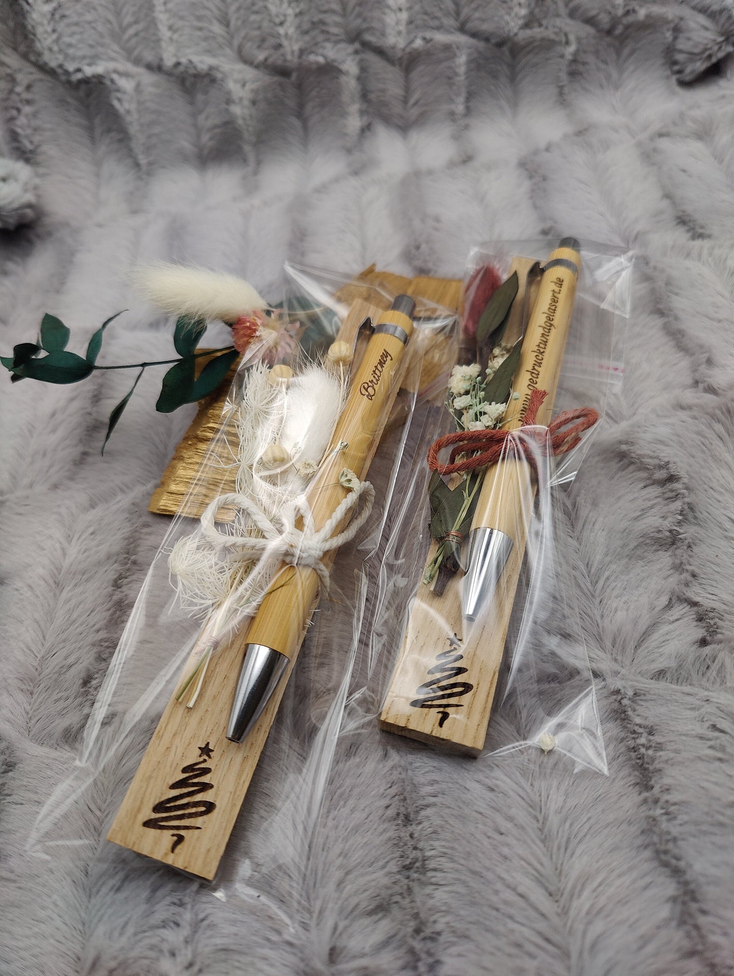 Kugelschreiber personalisiert Weihnachtsedition Geschenk mit Trockenblumen Deko Bambus Gravur schwarz Holz Geschenk Gift