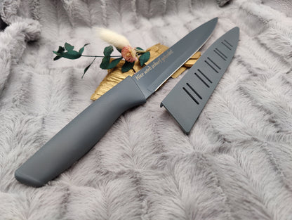Personalisiertes Tranchiermesser mit Gravur | Scharfes Fleischmesser Edelstahl 19,5 cm | Individuelles Bratenmesser mit Name & Klingenschutz