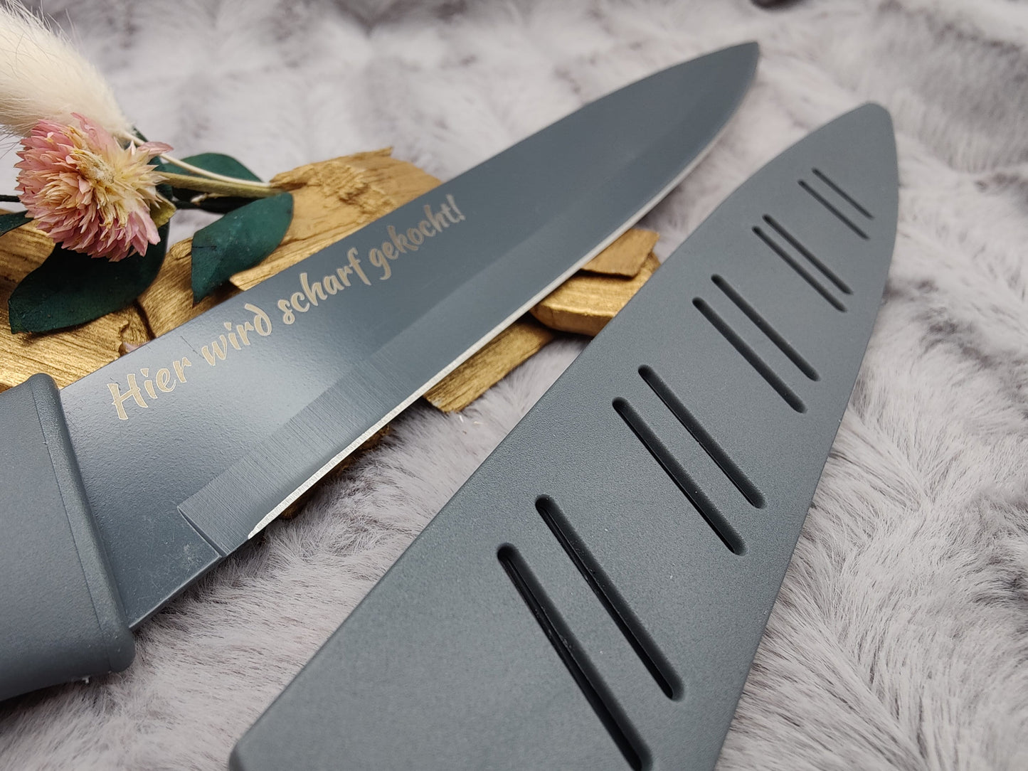 Personalisiertes Tranchiermesser mit Gravur | Scharfes Fleischmesser Edelstahl 19,5 cm | Individuelles Bratenmesser mit Name & Klingenschutz
