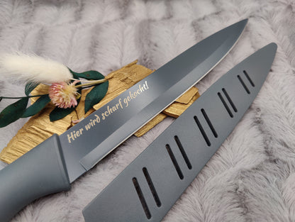 Personalisiertes Tranchiermesser mit Gravur | Scharfes Fleischmesser Edelstahl 19,5 cm | Individuelles Bratenmesser mit Name & Klingenschutz