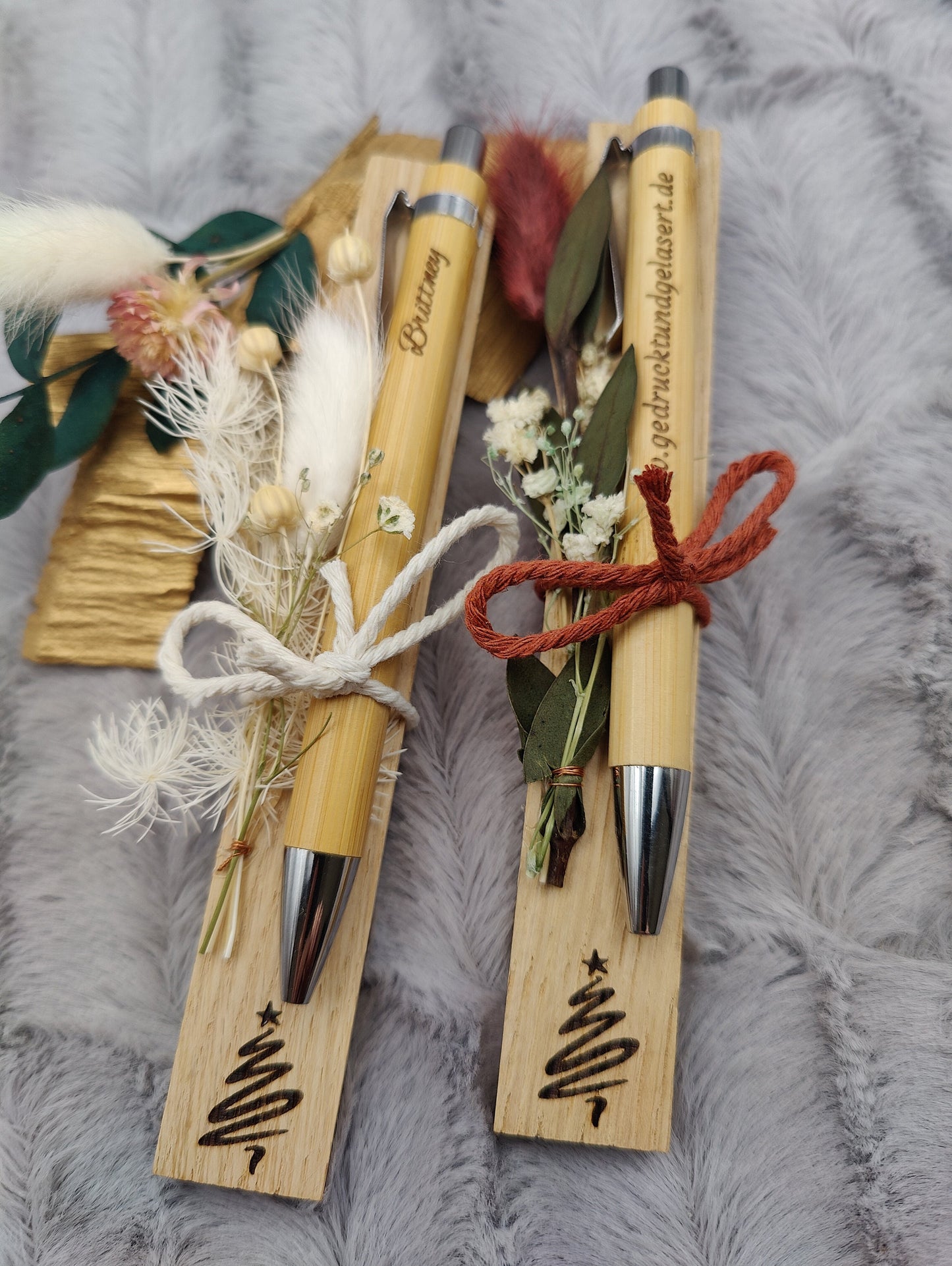Kugelschreiber personalisiert Weihnachtsedition Geschenk mit Trockenblumen Deko Bambus Gravur schwarz Holz Geschenk Gift