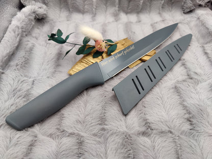 Personalisiertes Tranchiermesser mit Gravur | Scharfes Fleischmesser Edelstahl 19,5 cm | Individuelles Bratenmesser mit Name & Klingenschutz