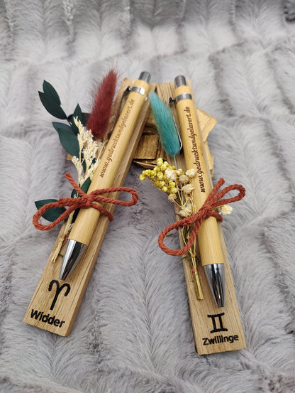 Kugelschreiber Sternzeichen personalisiert mit Trockenblumen und individueller Gravur schwarz Kuli Stift Holz Gastgeschenk Geschenk Gift