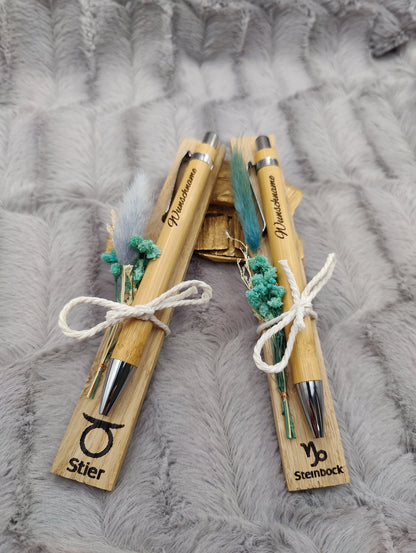 Kugelschreiber Sternzeichen personalisiert mit Trockenblumen und individueller Gravur schwarz Kuli Stift Holz Gastgeschenk Geschenk Gift