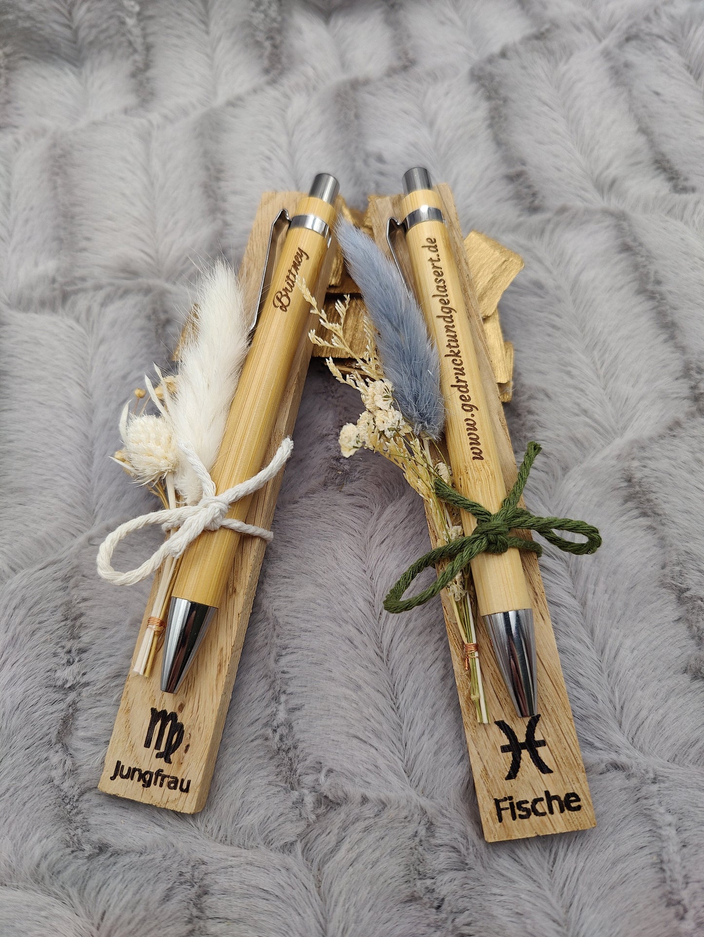 Kugelschreiber Sternzeichen personalisiert mit Trockenblumen und individueller Gravur schwarz Kuli Stift Holz Gastgeschenk Geschenk Gift