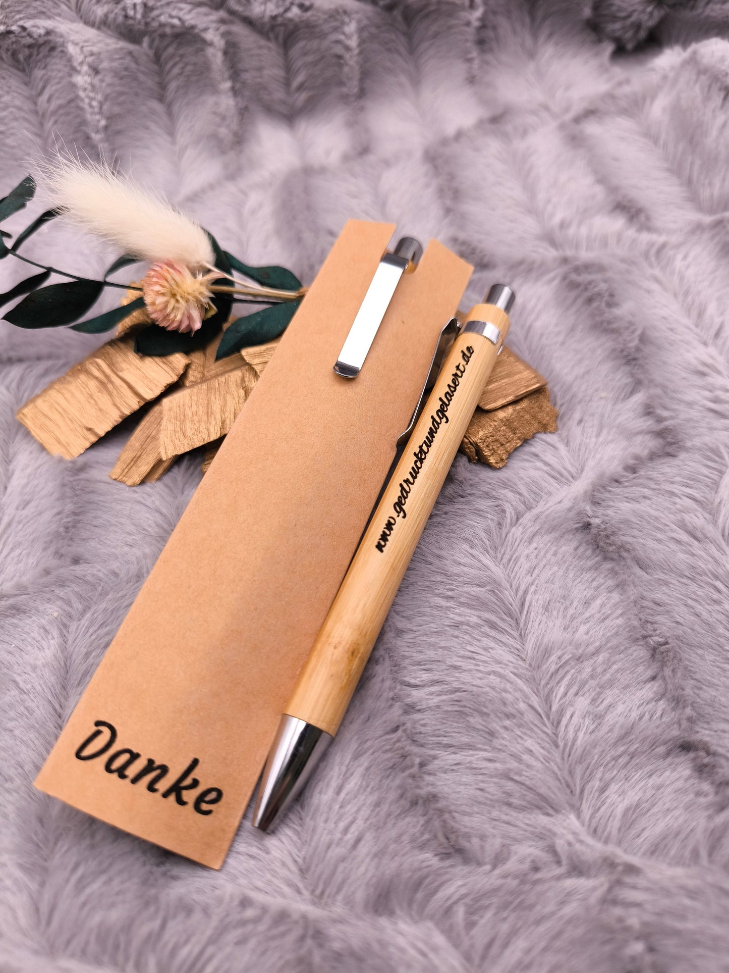 Kugelschreiber personalisiert mit Etui aus Pappe Bambus Gravur schwarz Kuli Stift Holz Gastgeschenk Geschenk Gift