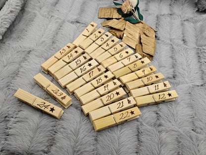 Adventskalender 24 Klammern klein mit Gravur Wäscheklammern Bambus Holz 6 x 1,3 cm  Geschenk