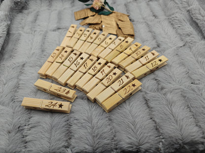 Adventskalender 24 Klammern klein mit Gravur Wäscheklammern Bambus Holz 6 x 1,3 cm  Geschenk