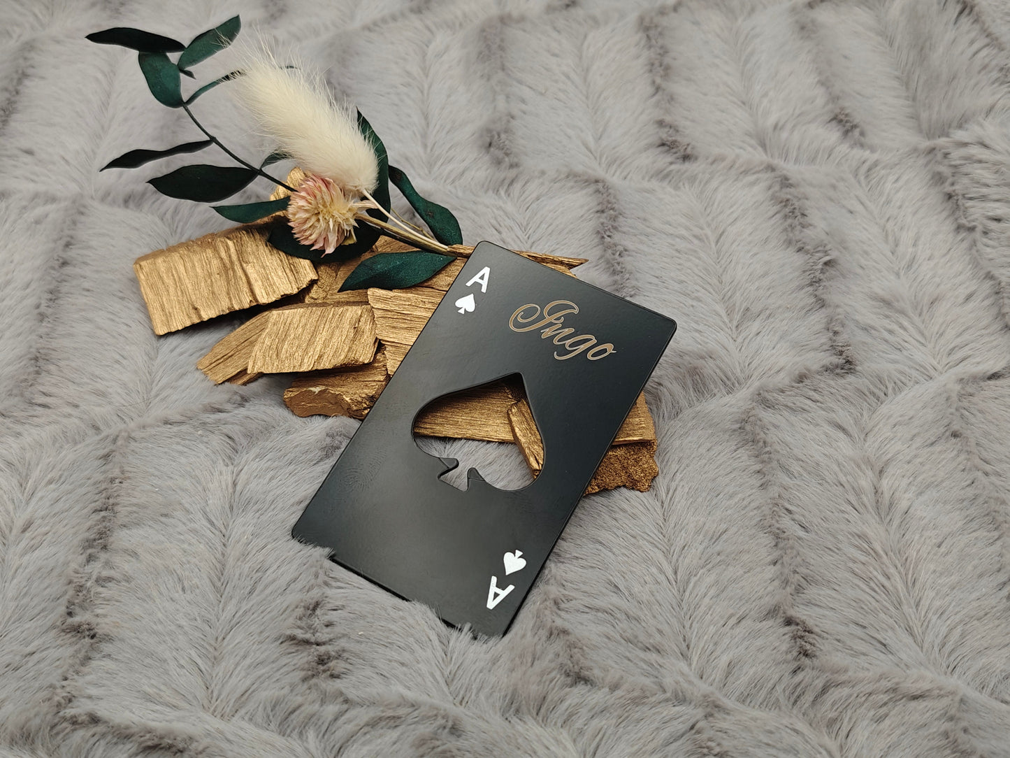Flaschenöffner Kreditkartenformat schwarz Poker Ass mit individueller Gravur Geschenk Geschenkidee personalisiert