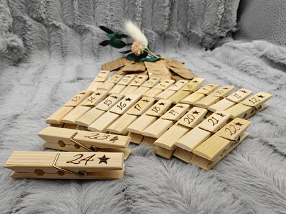 Adventskalender 24 Klammern klein mit Gravur Wäscheklammern Bambus Holz 6 x 1,3 cm  Geschenk