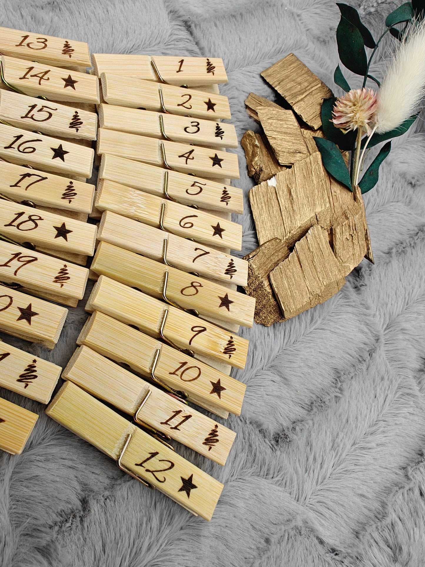 Adventskalender 24 Klammern klein mit Gravur Wäscheklammern Bambus Holz 6 x 1,3 cm  Geschenk
