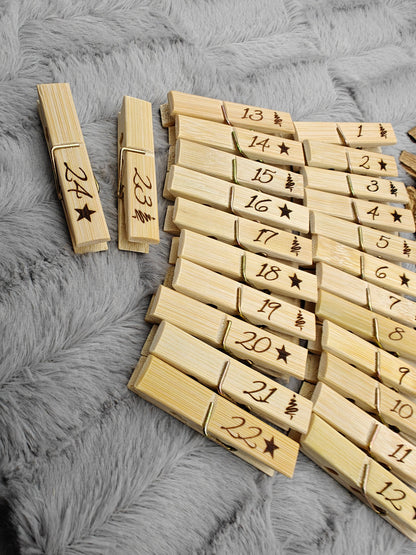 Adventskalender 24 Klammern klein mit Gravur Wäscheklammern Bambus Holz 6 x 1,3 cm  Geschenk