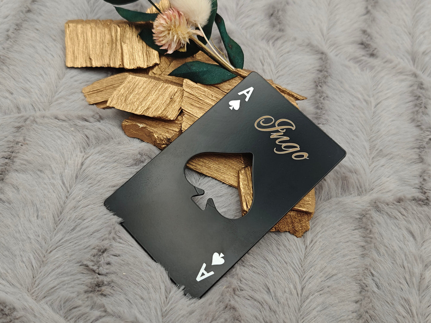 Flaschenöffner Kreditkartenformat schwarz Poker Ass mit individueller Gravur Geschenk Geschenkidee personalisiert