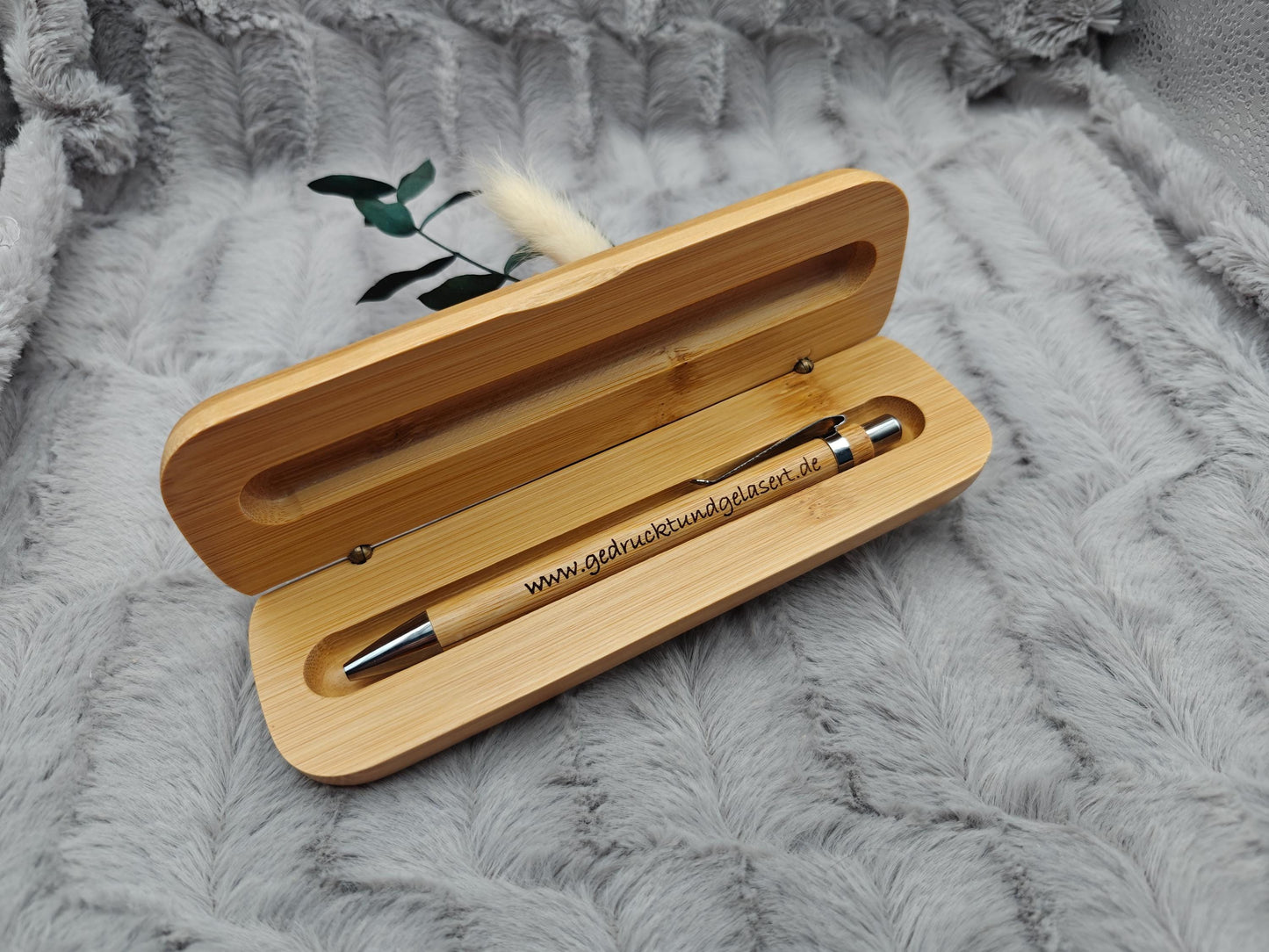 Kugelschreiber personalisiert aus Bambus mit Holzetui Kuli Stift Geschenk Gift