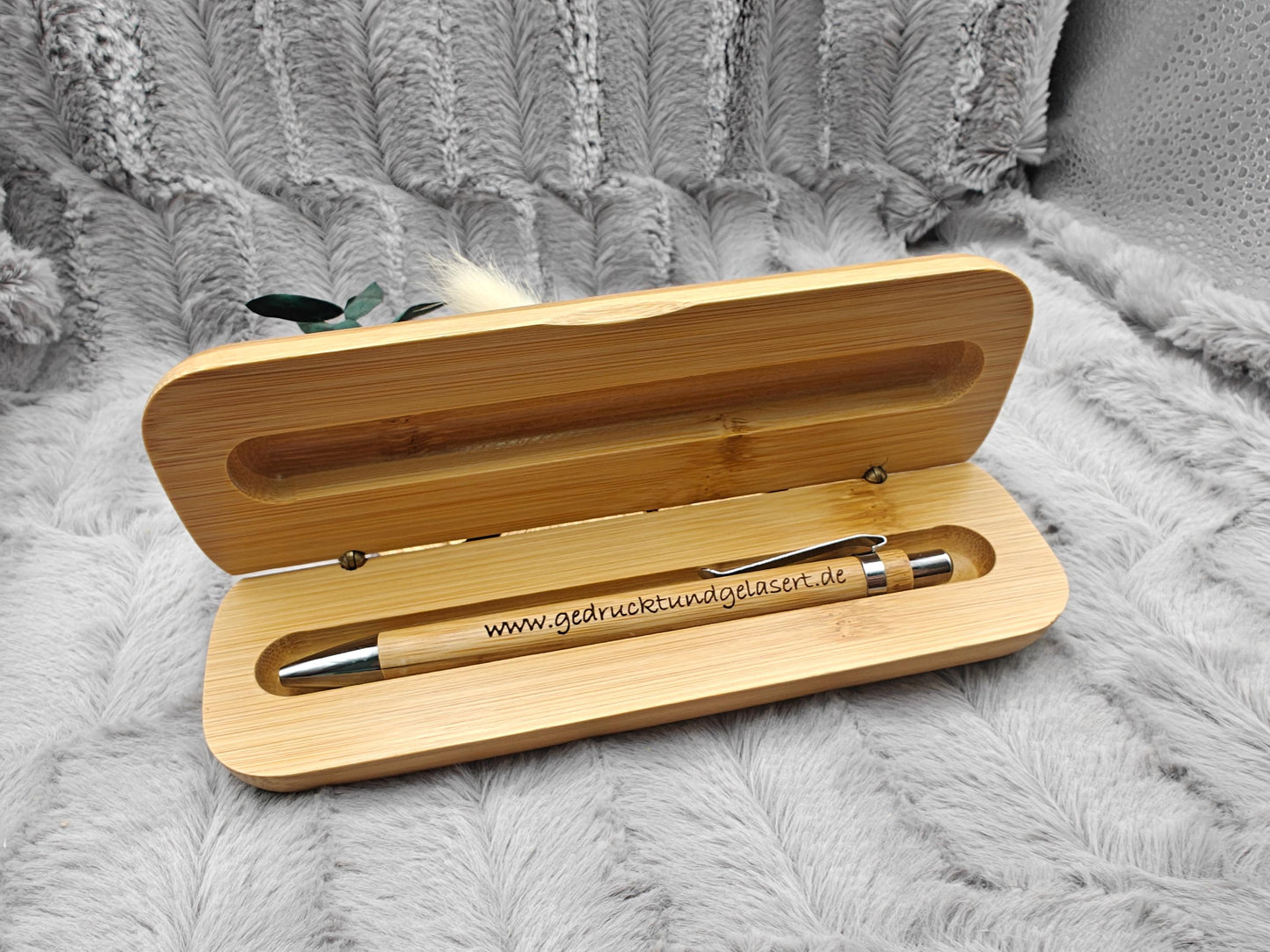 Kugelschreiber personalisiert aus Bambus mit Holzetui Kuli Stift Geschenk Gift