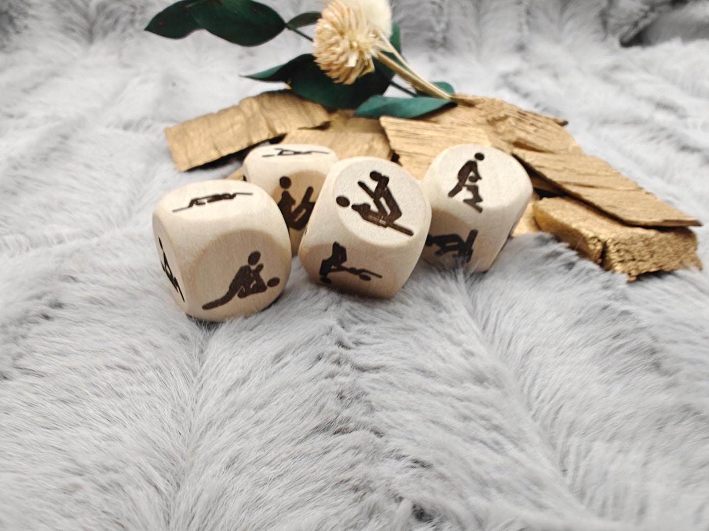 Liebeswürfel Holz 2x2cm mit 6 verschiedenen Sexstellungen Geschenk Geschenkidee Gag