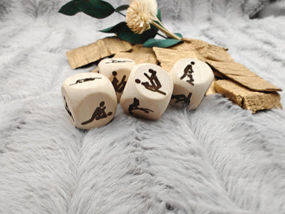 Liebeswürfel Holz 2x2cm mit 6 verschiedenen Sexstellungen Geschenk Geschenkidee Gag
