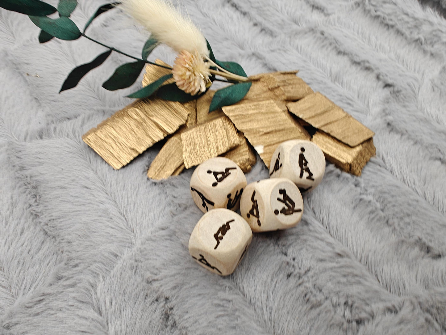 Liebeswürfel Holz 2x2cm mit 6 verschiedenen Sexstellungen Geschenk Geschenkidee Gag