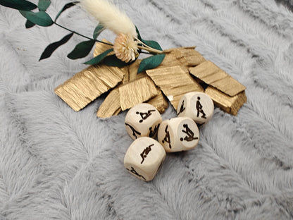 Liebeswürfel Holz 2x2cm mit 6 verschiedenen Sexstellungen Geschenk Geschenkidee Gag