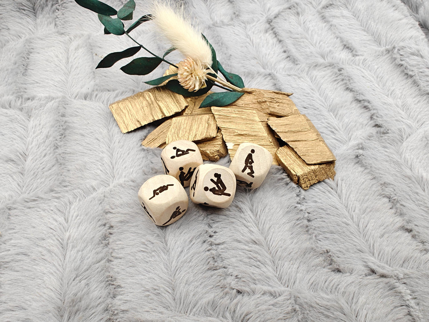 Liebeswürfel Holz 2x2cm mit 6 verschiedenen Sexstellungen Geschenk Geschenkidee Gag