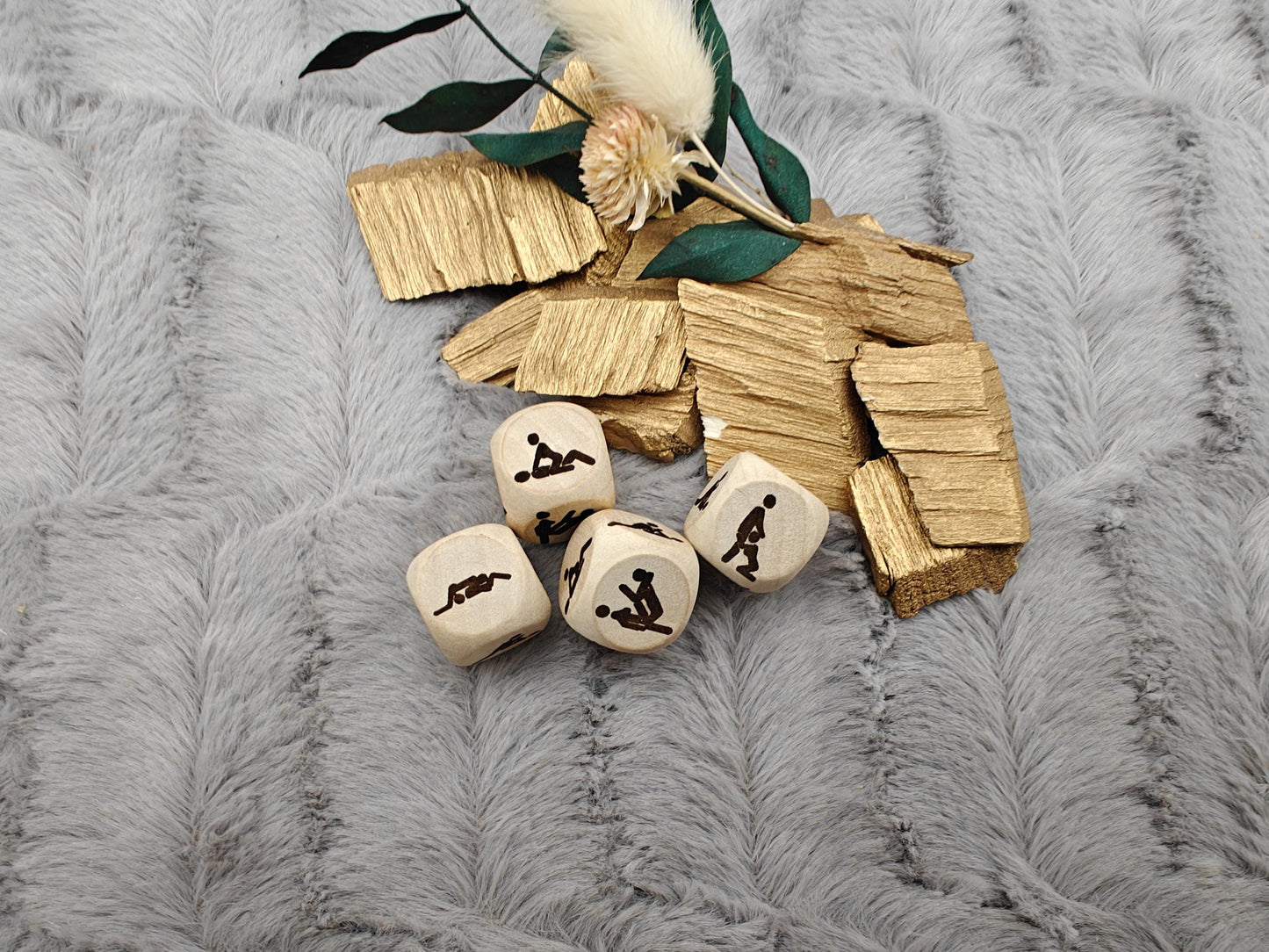 Liebeswürfel Holz 2x2cm mit 6 verschiedenen Sexstellungen Geschenk Geschenkidee Gag