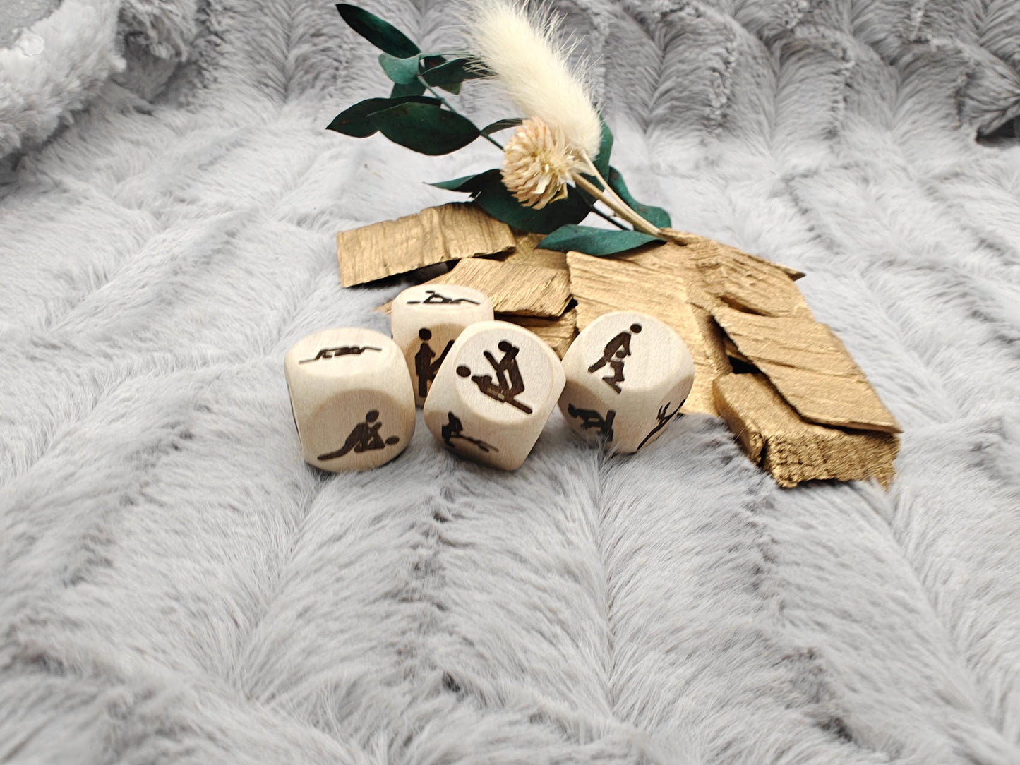 Liebeswürfel Holz 2x2cm mit 6 verschiedenen Sexstellungen Geschenk Geschenkidee Gag
