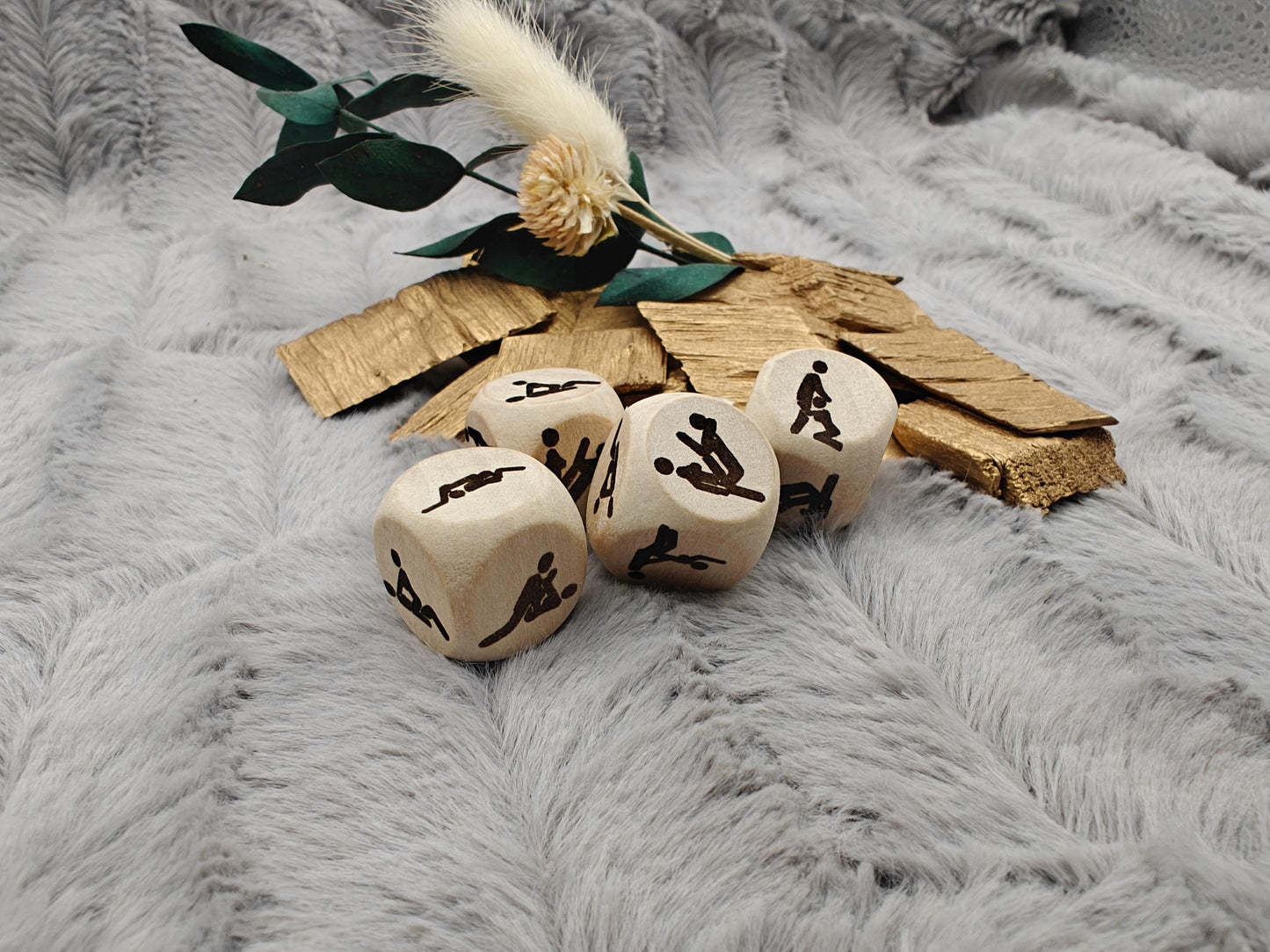 Liebeswürfel Holz 2x2cm mit 6 verschiedenen Sexstellungen Geschenk Geschenkidee Gag