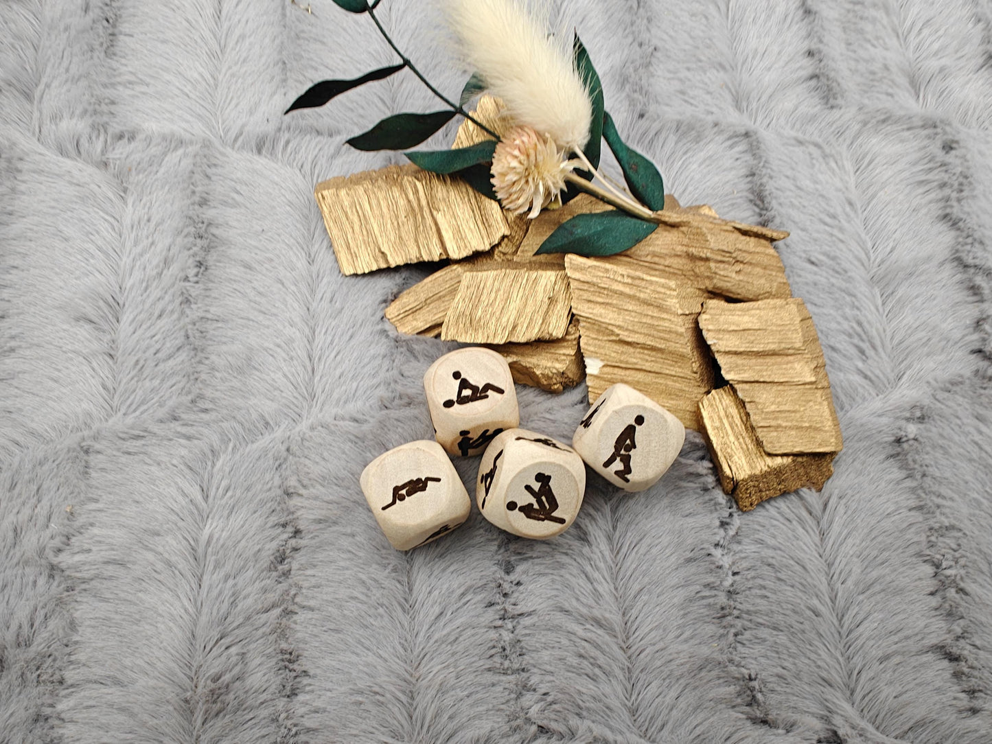 Liebeswürfel Holz 2x2cm mit 6 verschiedenen Sexstellungen Geschenk Geschenkidee Gag