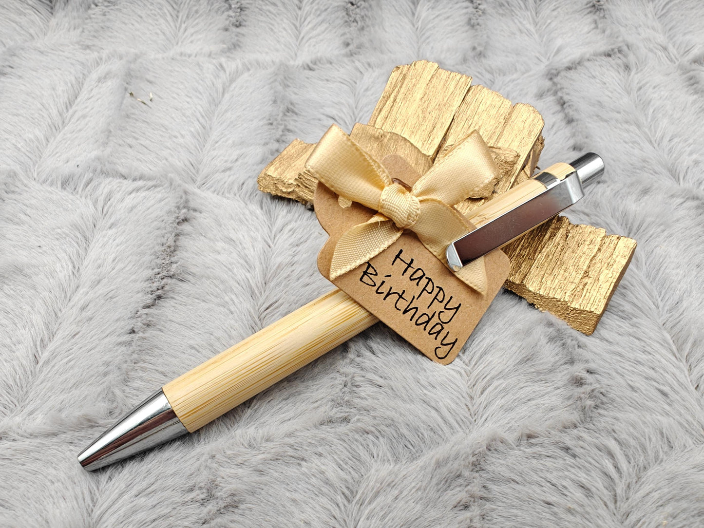 Kugelschreiber personalisiert aus Bambus mit Gravur Happy Birthday mit Schleife schwarz Kuli Stift Holz Gastgeschenk Geschenk Gift