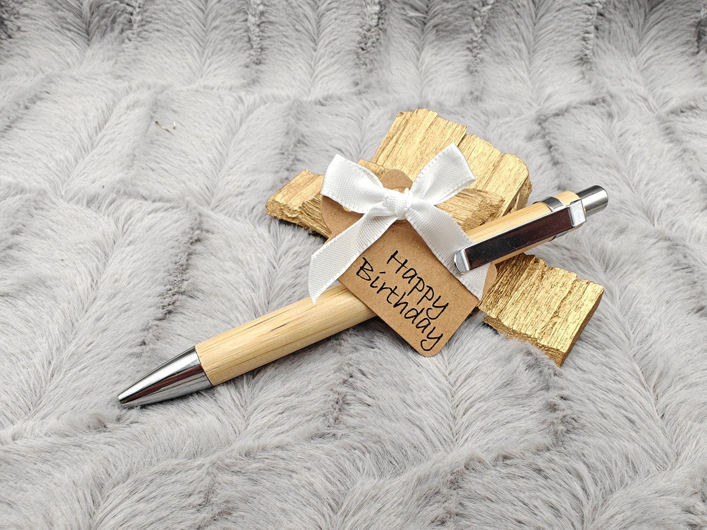Kugelschreiber personalisiert aus Bambus mit Gravur Happy Birthday mit Schleife schwarz Kuli Stift Holz Gastgeschenk Geschenk Gift
