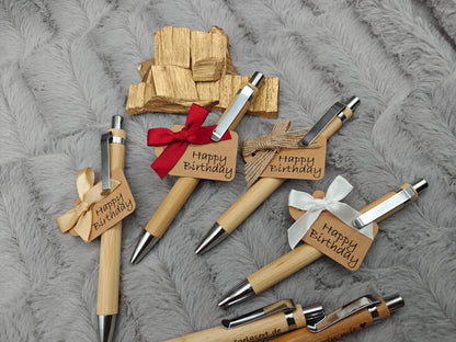 Kugelschreiber personalisiert aus Bambus mit Gravur Happy Birthday mit Schleife schwarz Kuli Stift Holz Gastgeschenk Geschenk Gift
