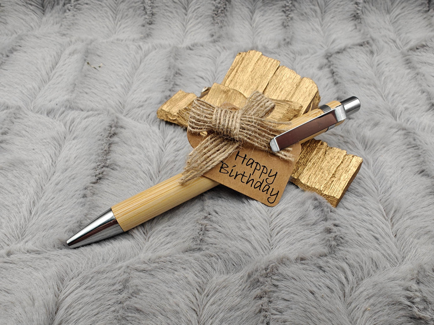 Kugelschreiber personalisiert aus Bambus mit Gravur Happy Birthday mit Schleife schwarz Kuli Stift Holz Gastgeschenk Geschenk Gift
